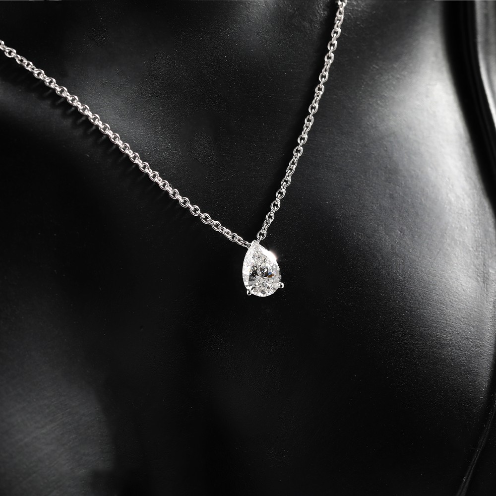 Collar clásico de diamantes en oro de 18 quilates con forma de lágrima blanca de 1,07 ct