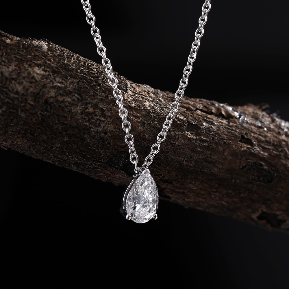 Collar clásico de diamantes en oro de 18 quilates con forma de lágrima blanca de 1,07 ct