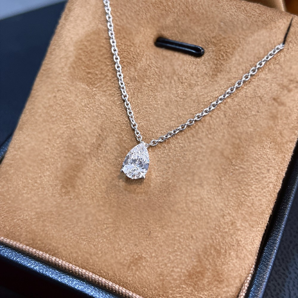 Collar clásico de diamantes en oro de 18 quilates con forma de lágrima blanca de 1,07 ct