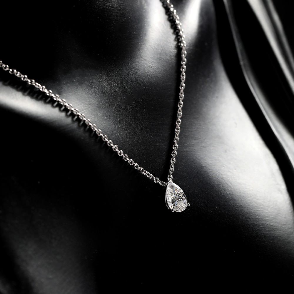 Collar clásico de diamantes en oro de 18 quilates con forma de lágrima blanca de 1,07 ct