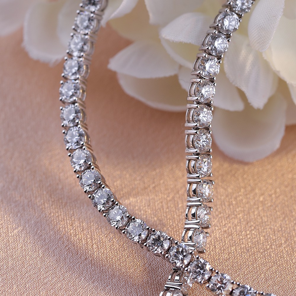 Collar de diamantes en oro de 18 quilates con diamantes redondos blancos de 19 quilates
