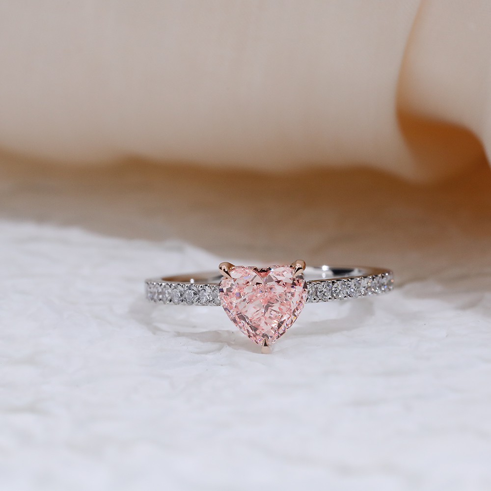 1.032ct diamante principal en forma de corazón rosa diamante clásico brazo de anillo incrustado diamante anillo de diamante