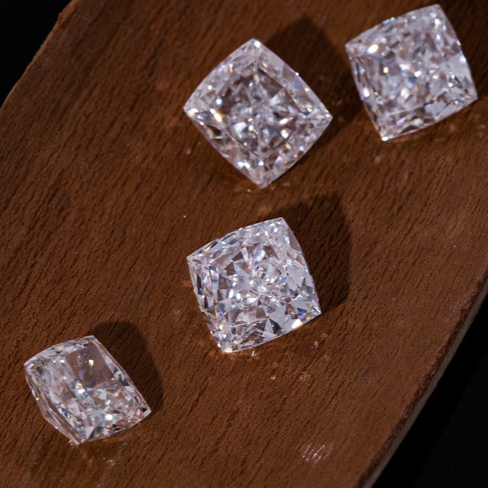 Más existencias de diamantes sueltos a granel con cojín en ángulo recto y diamantes sueltos blancos CVD