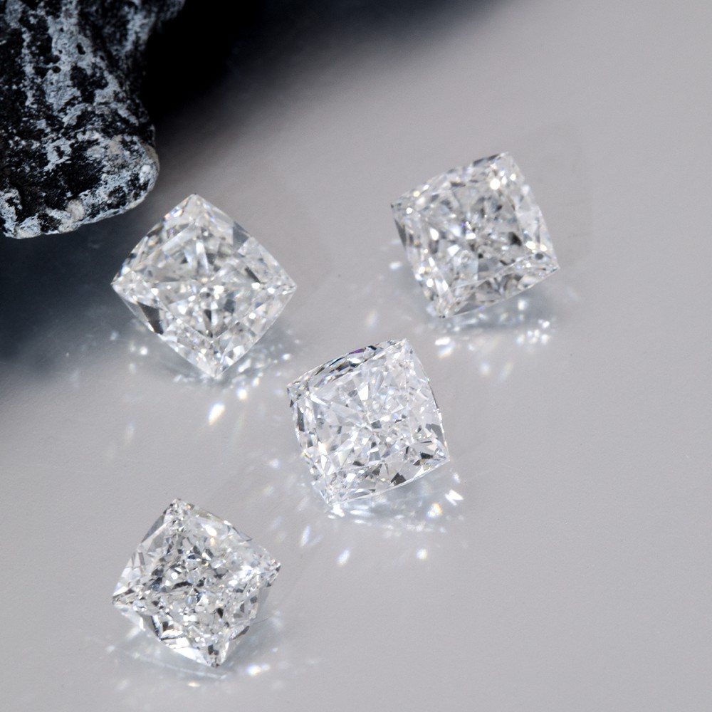 Más existencias de diamantes sueltos a granel con cojín en ángulo recto y diamantes sueltos blancos CVD