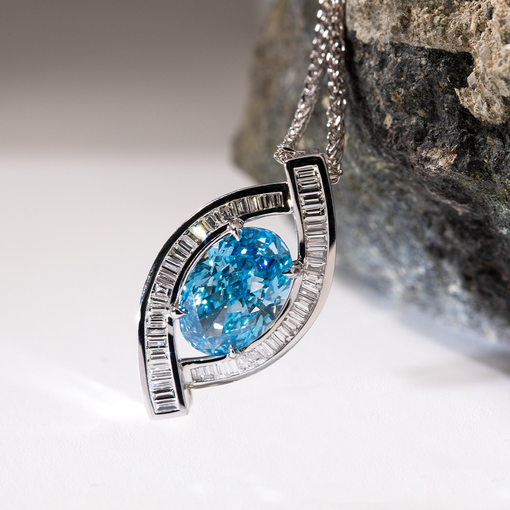 3.1ct diamante azul Oval y collar de diseñador de oro de 18 k