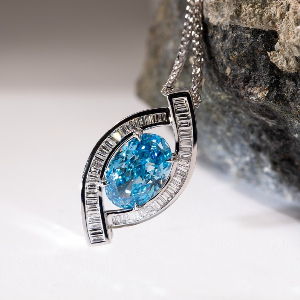 3.1ct diamante azul Oval y collar de diseñador de oro de 18 k