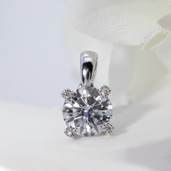 2.1ct diamantes redondos Punto estelar cuatro garras 18 kg colgante de oro