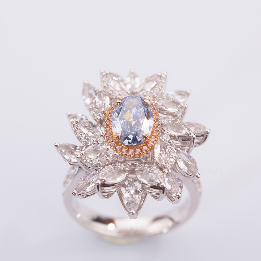 [Serie Palacio - Chiba] Anillo de oro de 18 quilates con diamantes y piedra principal ovalada azul, diseño de lujo