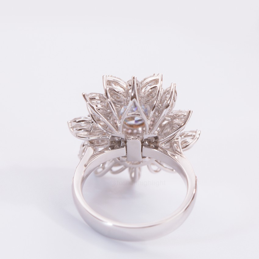 [Serie Palacio - Chiba] Anillo de oro de 18 quilates con diamantes y piedra principal ovalada azul, diseño de lujo