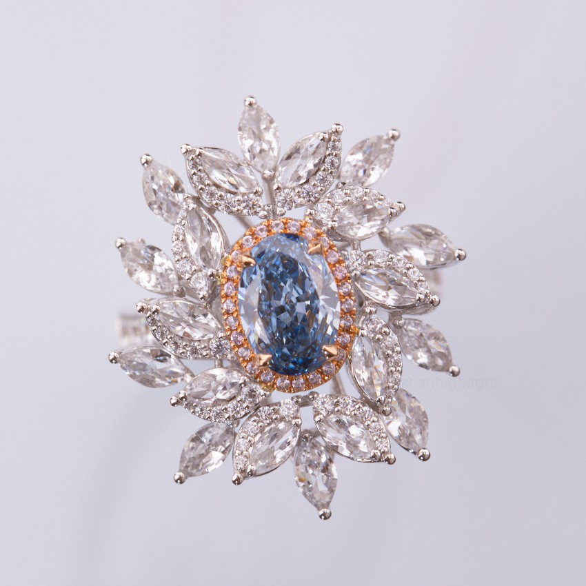 [Serie Palacio - Chiba] Anillo de oro de 18 quilates con diamantes y piedra principal ovalada azul, diseño de lujo