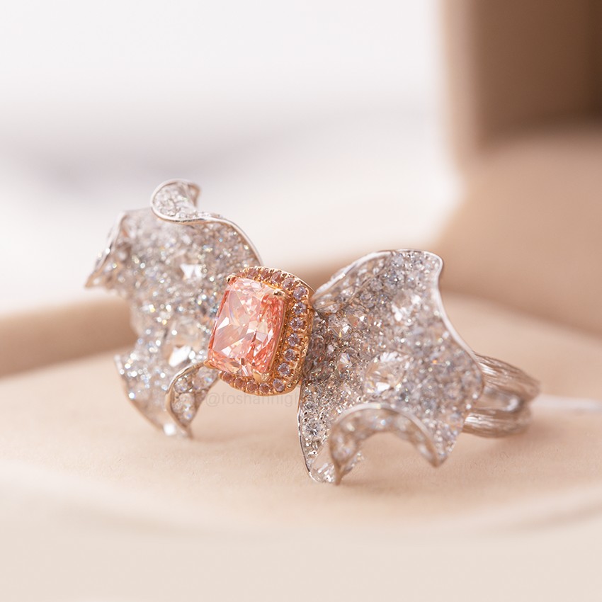 [Serie Palacio - Mariposa Amor Flor] Anillo de oro de 18 quilates con diamantes y piedra principal en forma de cojín rosa, diseño de lujo