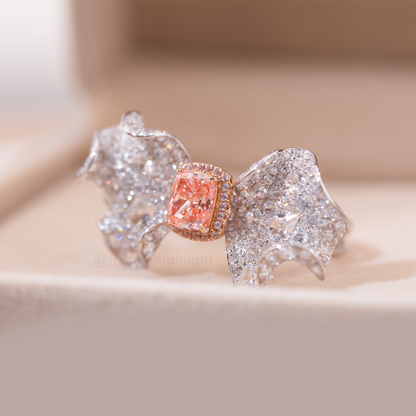 [Serie Palacio - Mariposa Amor Flor] Anillo de oro de 18 quilates con diamantes y piedra principal en forma de cojín rosa, diseño de lujo