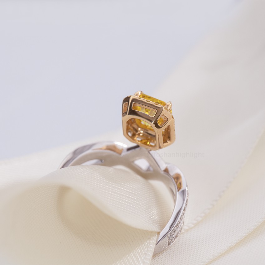 [Serie Palace - Lotus] Anillo de oro de 18 quilates con diamantes y piedra principal cuadrada de princesa amarilla. Diseño de lujo.