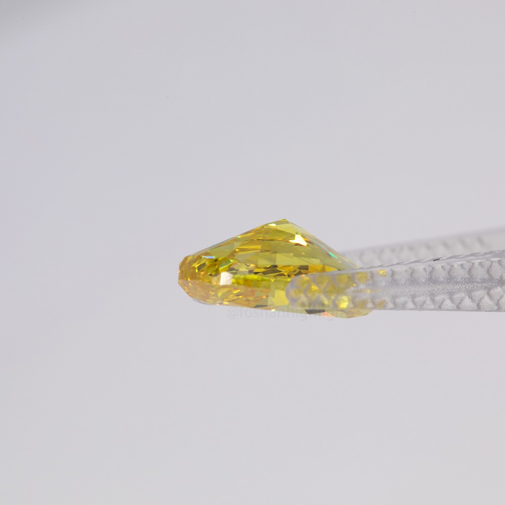 3.03ct Fancy Vivid Amarillo Oval CVD Diamante