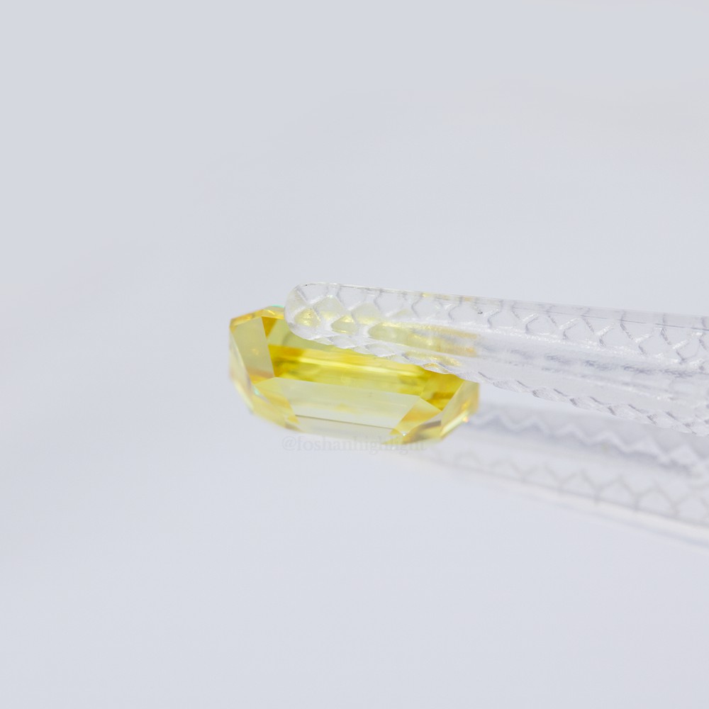 1.28ct Fancy Intenso Amarillo Esmeralda en forma de CVD Diamante