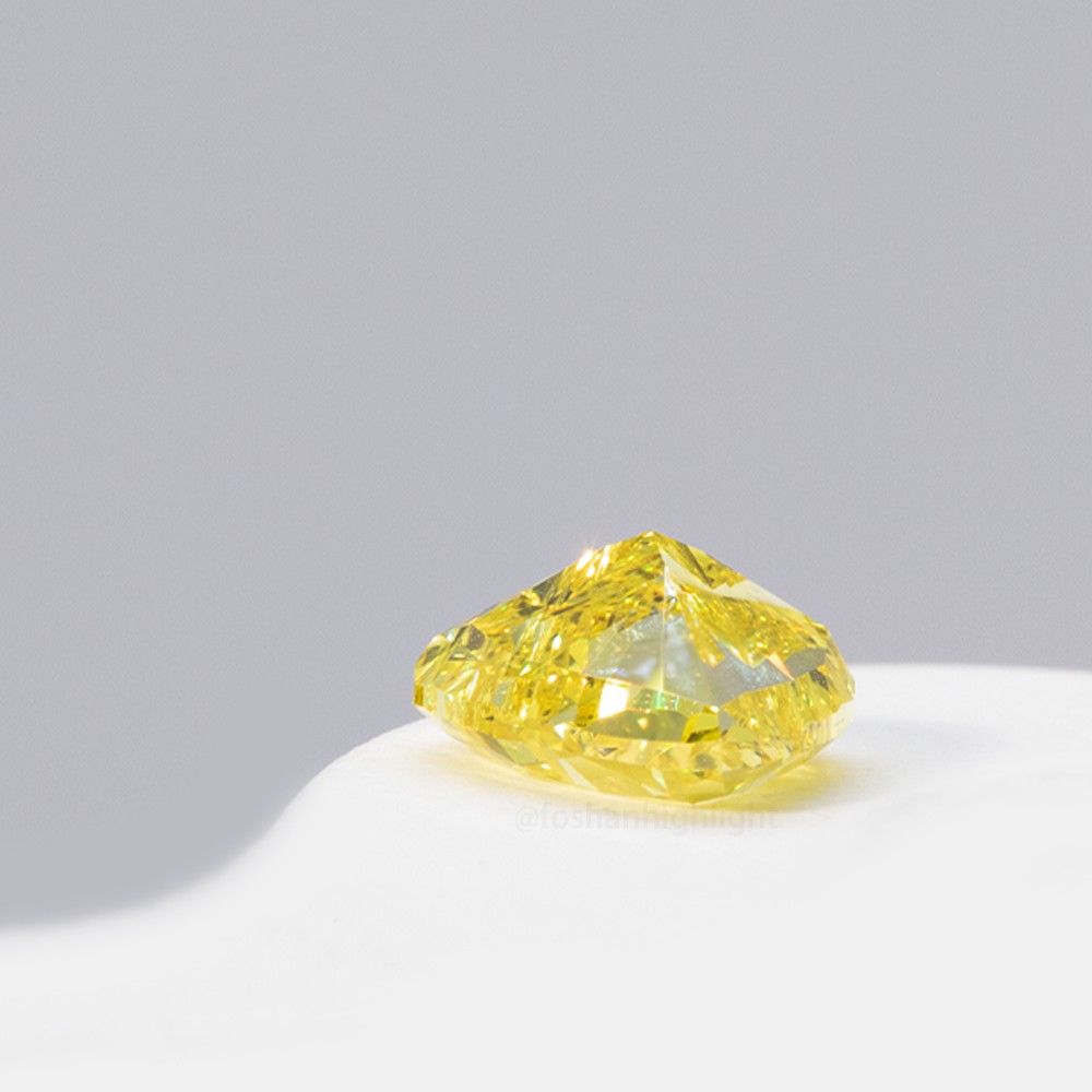3.51ct Fancy Vivid amarillo en forma de corazón CVD diamante