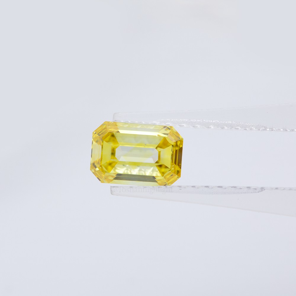 1.28ct Fancy Intenso Amarillo Esmeralda en forma de CVD Diamante