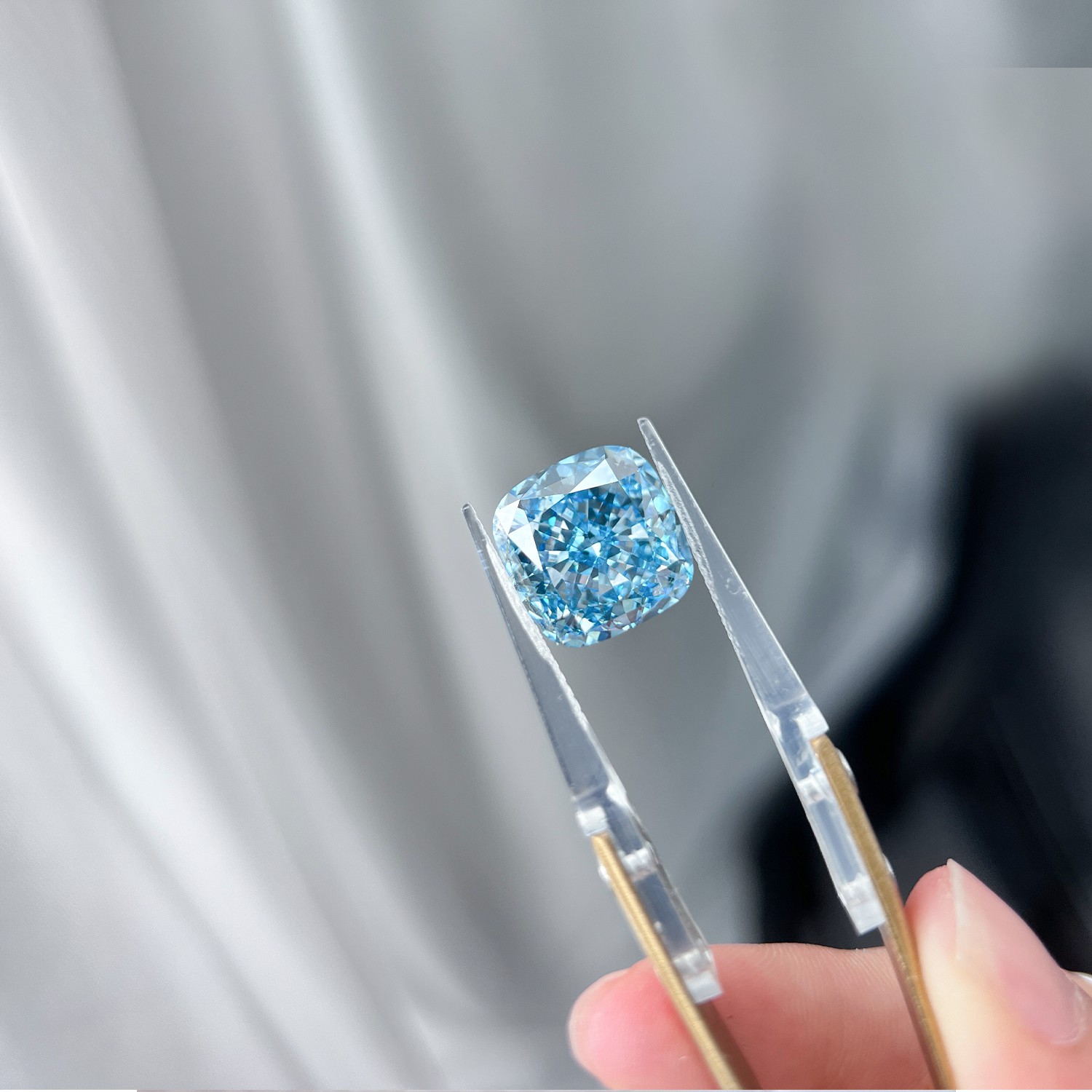 10.57ct grande cojín azul forma CVD diamante