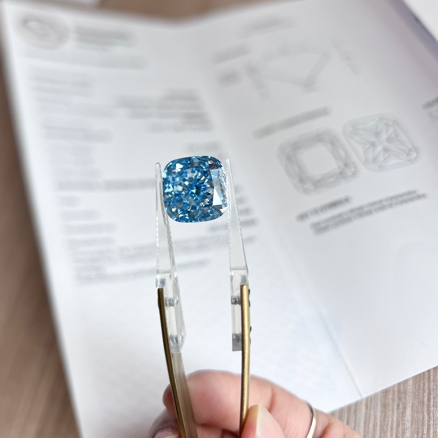 10.57ct grande cojín azul forma CVD diamante