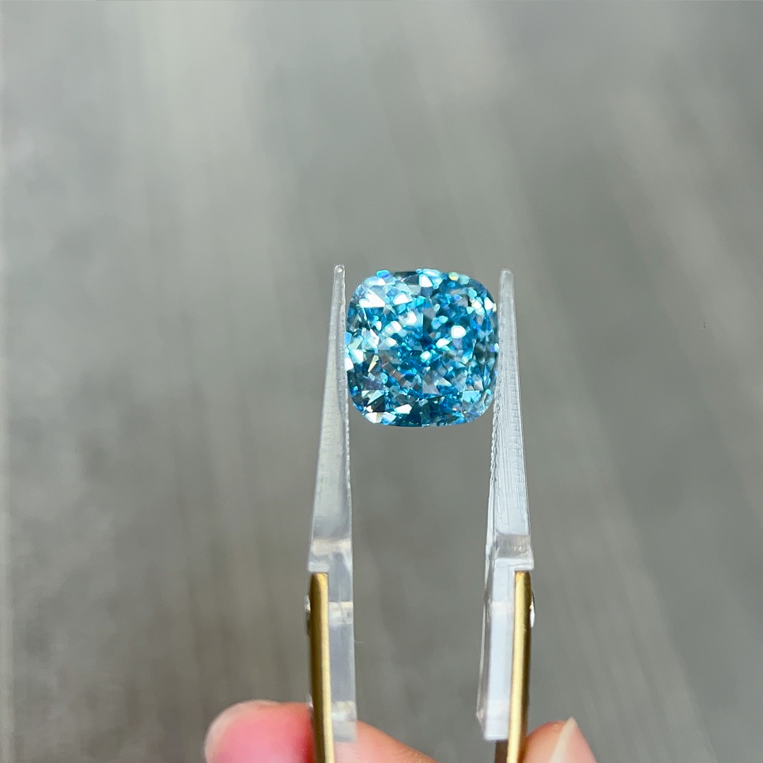 10.57ct grande cojín azul forma CVD diamante
