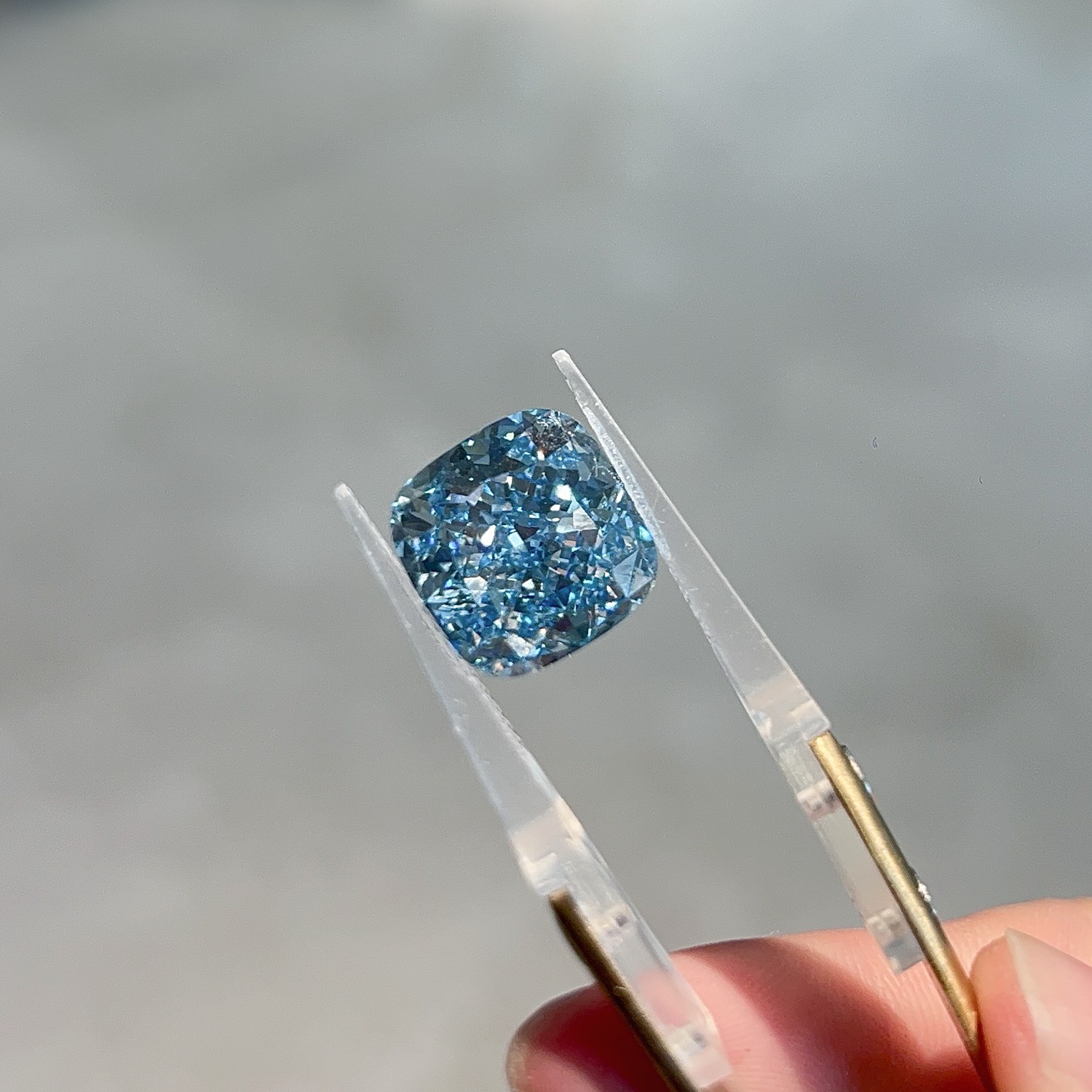 10.57ct grande cojín azul forma CVD diamante