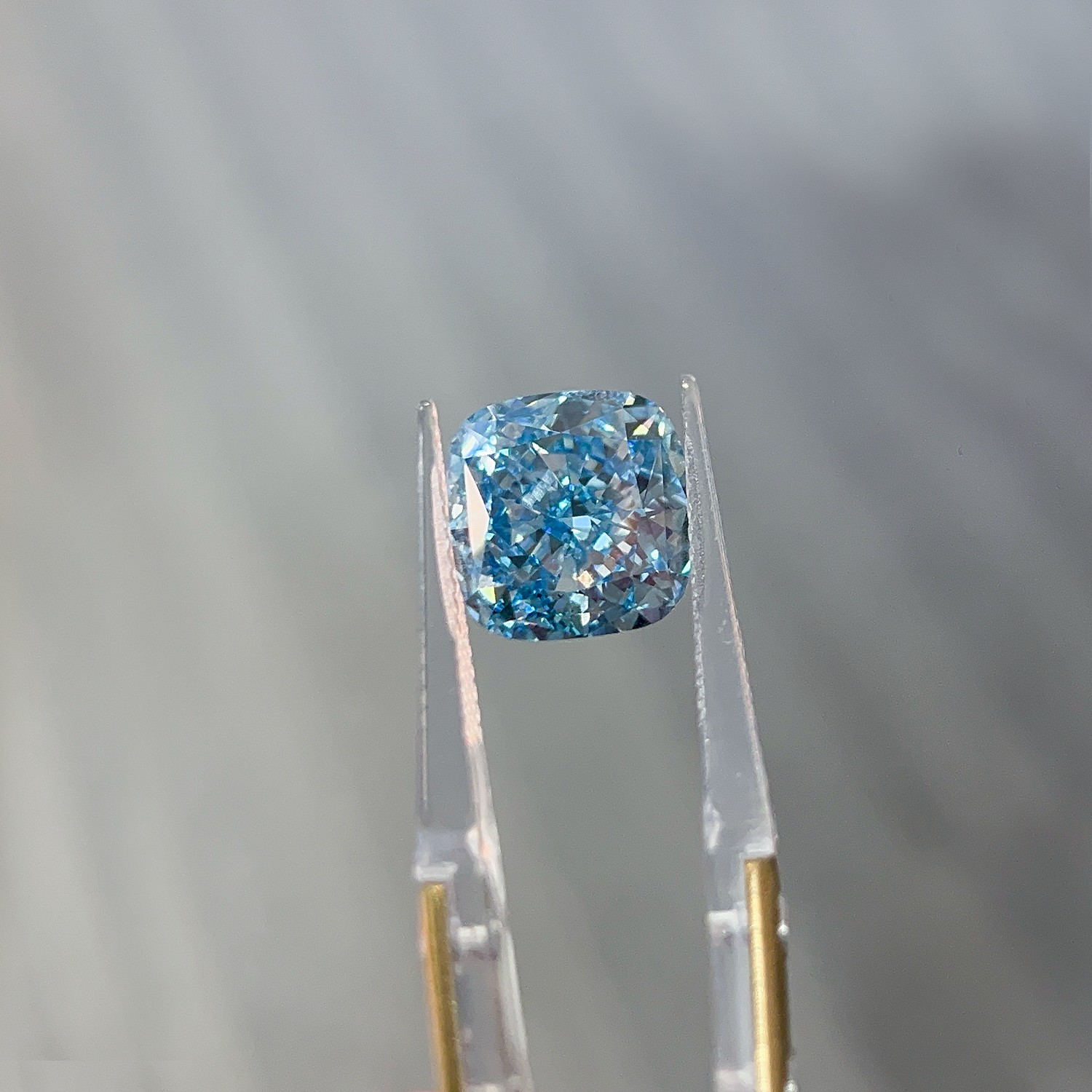 10.57ct grande cojín azul forma CVD diamante