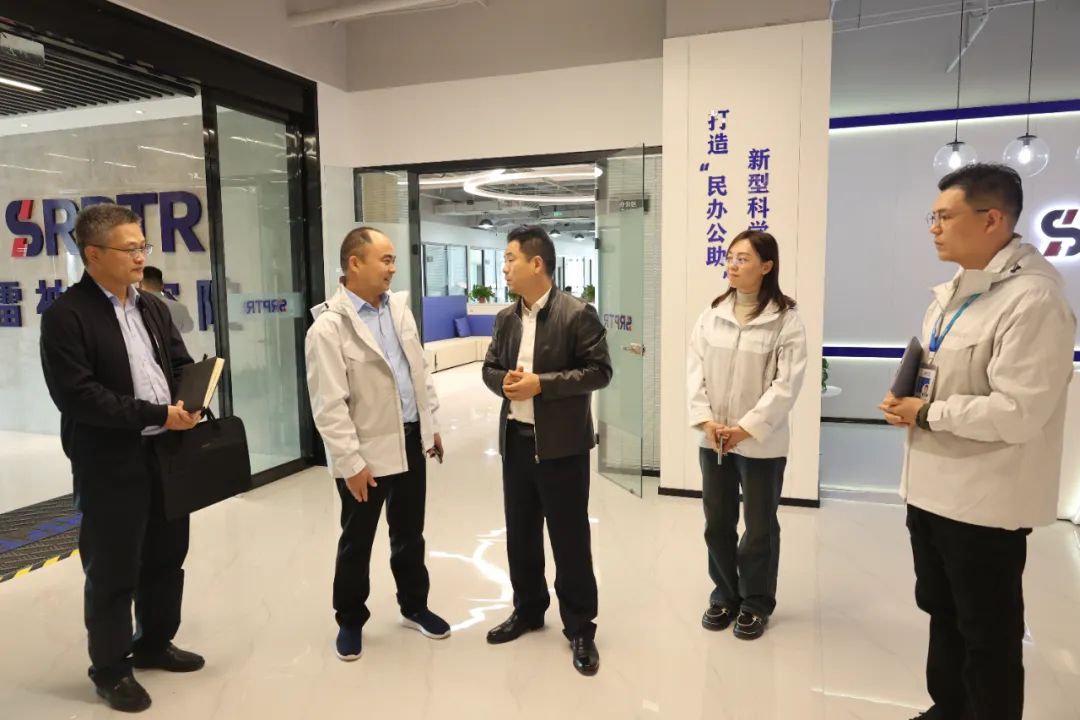 郑东新区党工委副书记、管委会主任陈耀宗一行莅临雷神研究院调研考察