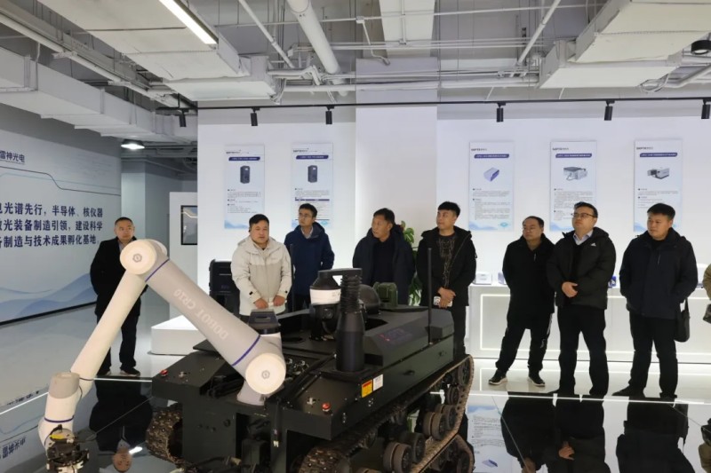 河南省军民融合发展研究院院长冯有治一行莅临雷神研究院调研交流