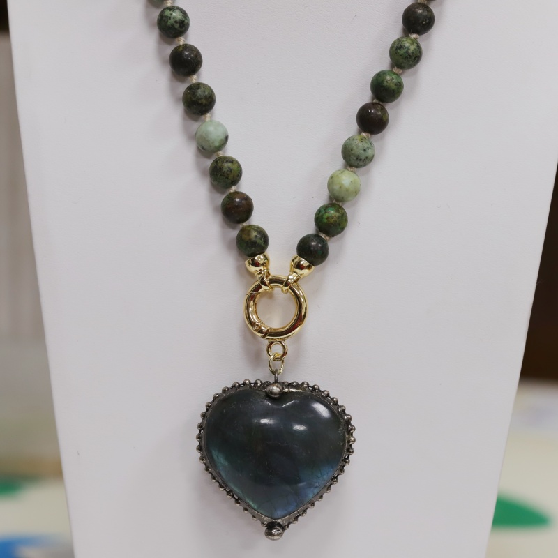 Bohemian style, Handmade Natural Stone Necklace, 8mm Diameter Natural Stone Beads, paired with a heart-shaped natural stone pendant