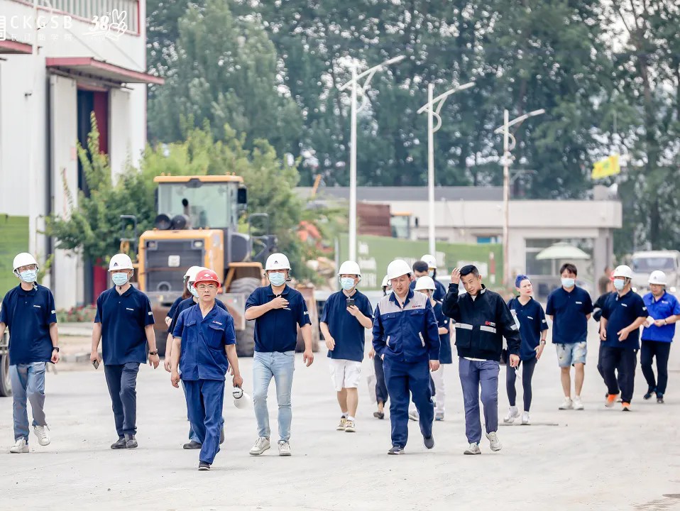 天辽地宁·龘龘其行暨长江商学院38期2班辽商风采之旅一行到访顺达重矿集团
