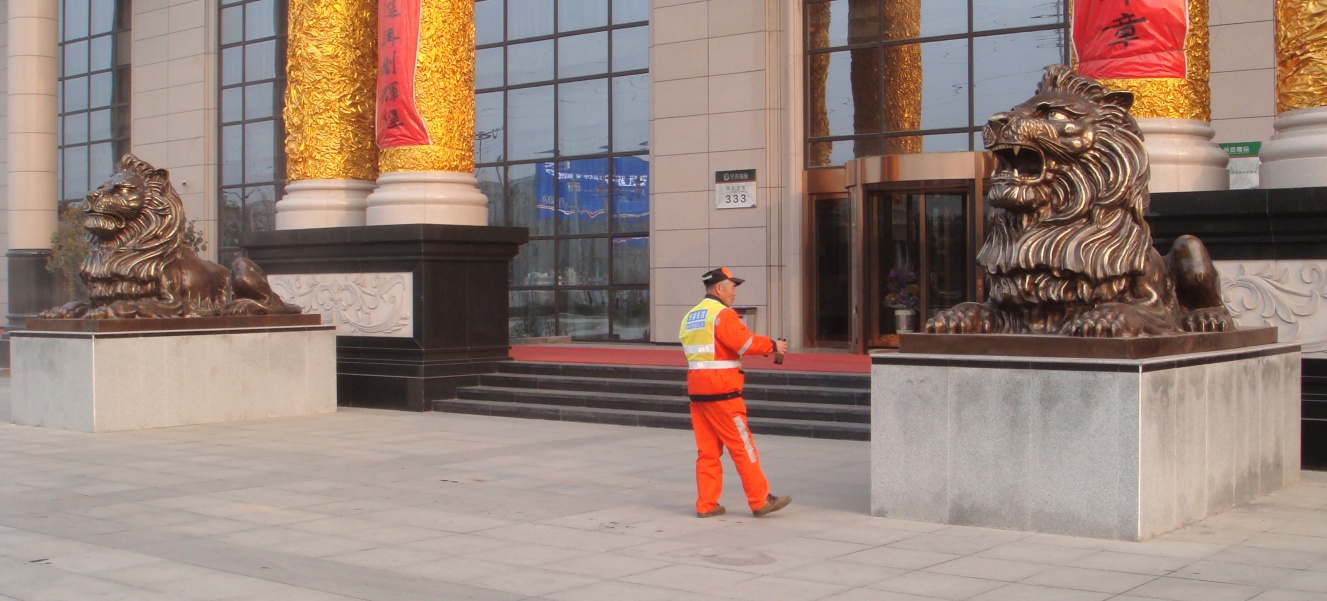 陕西西安信合大楼铸铜汇丰狮雕塑
