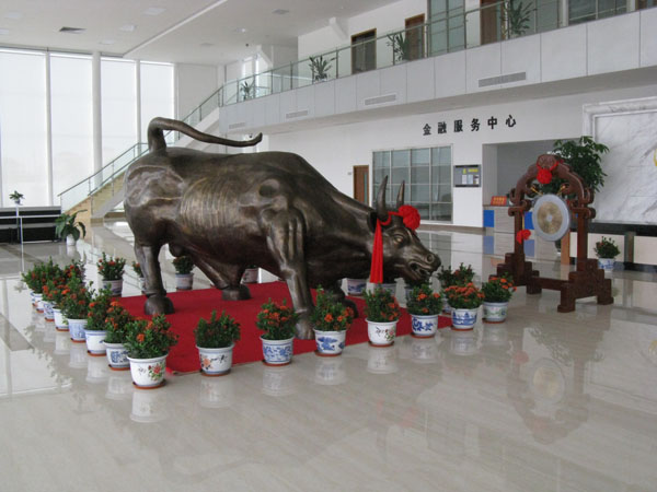 佛山珠宝交易所华尔街铜牛雕塑