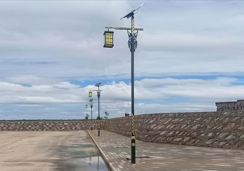 A case of installing characteristic solar street lamps in a certain town of Turpan, Xinjiang