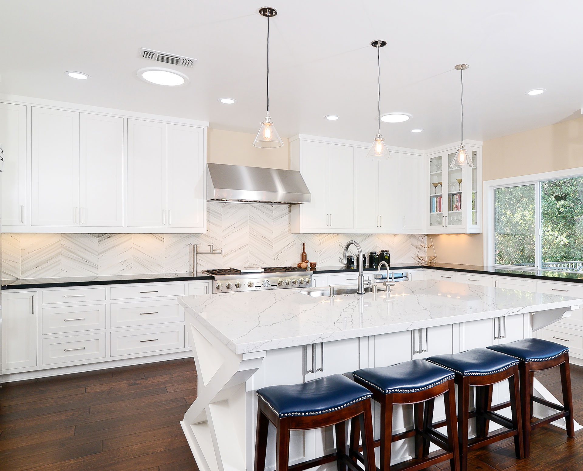 Ili White  ZV7126