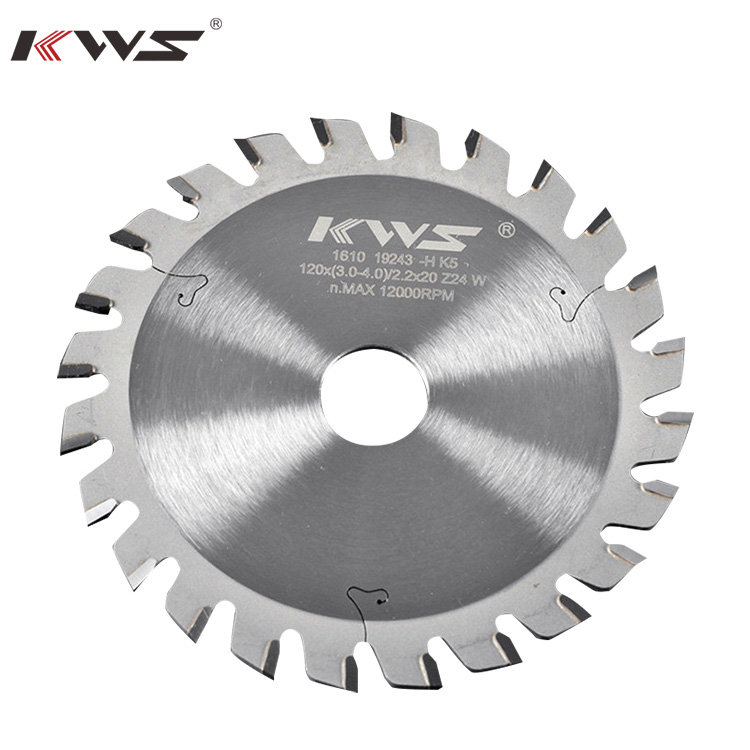 Scoring saw blade