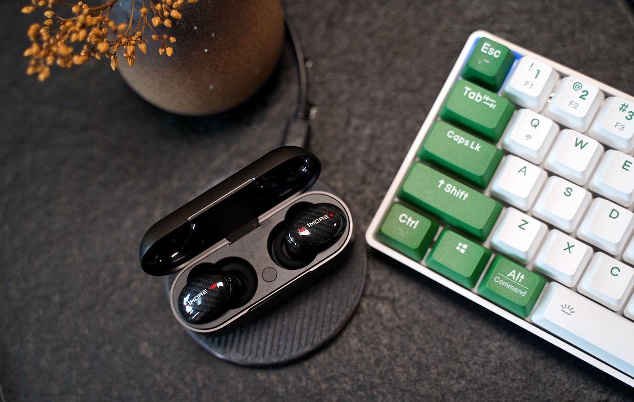 Intelligent interactive function of Bluetooth earphones
