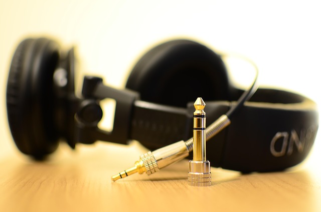 Advantages and disadvantages analysis of bone conduction Bluetooth earphones: the game between safety and sound quality