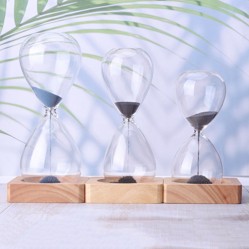 Magnetic hourglass