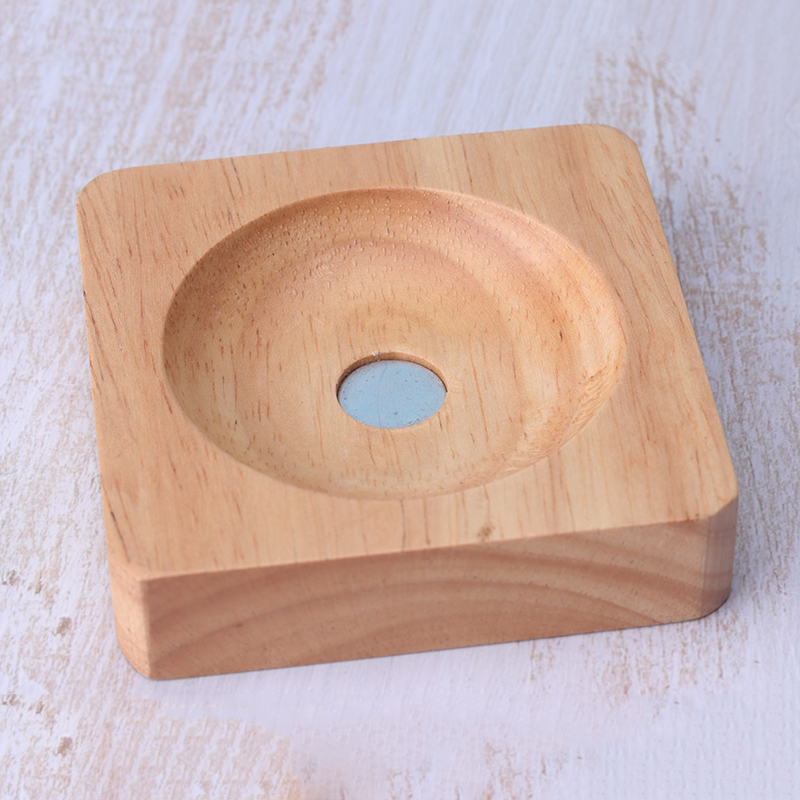 Magnetic hourglass