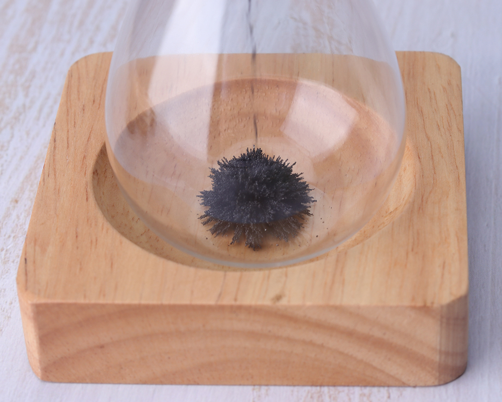 Magnetic hourglass
