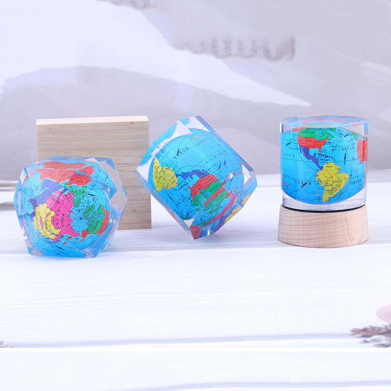 The globe in clear resin