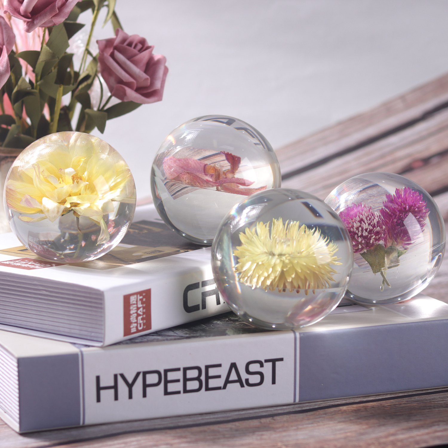 Resin sphere with inclusion of flowers