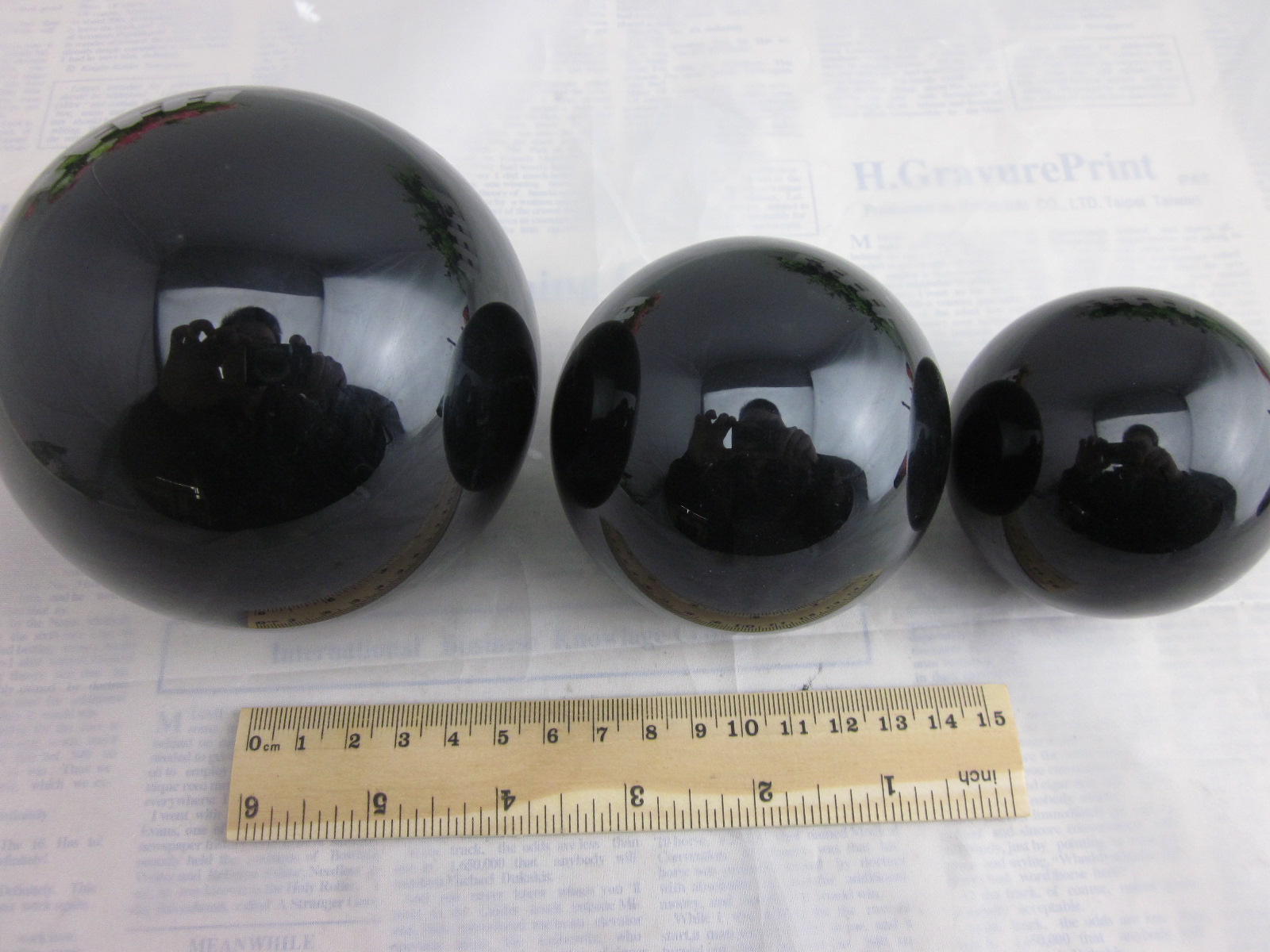 Black resin ball