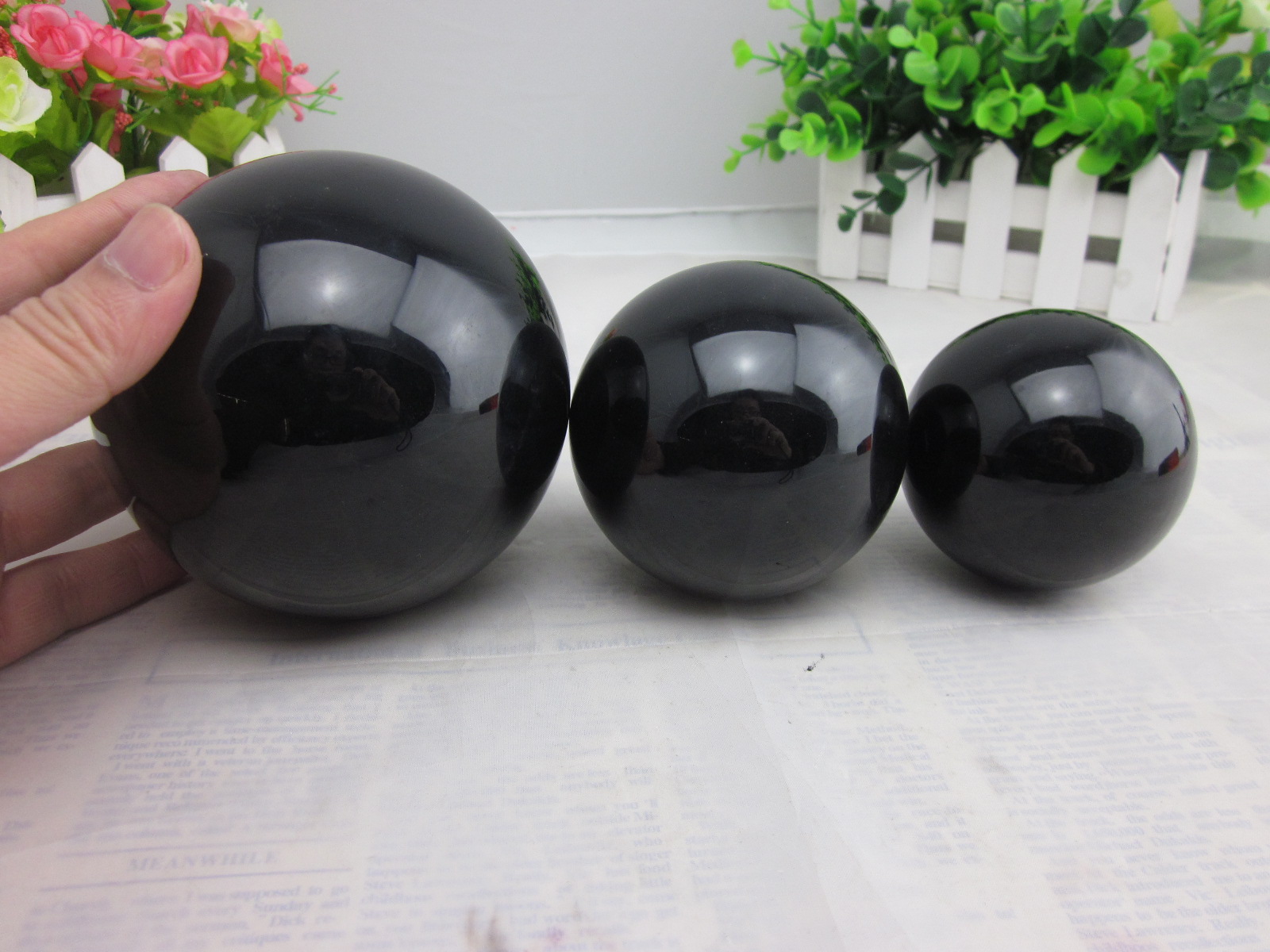 Black resin ball