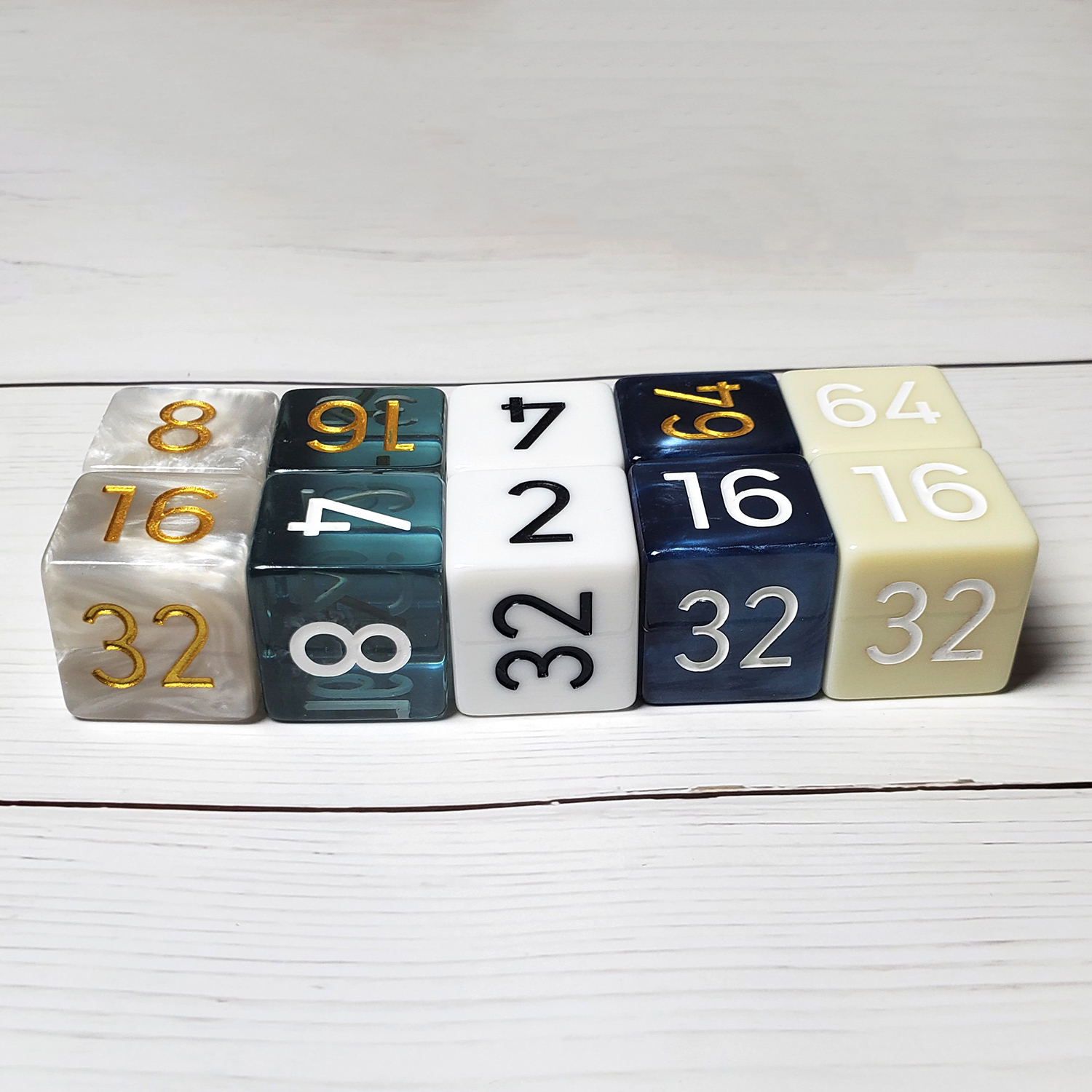Backgammon doubling cubes 30mm square corner
