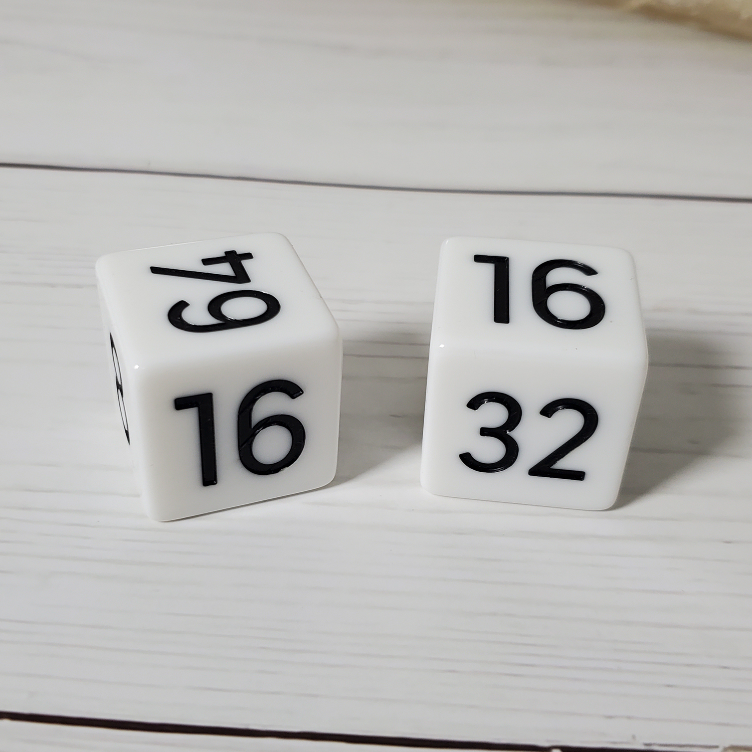 Backgammon doubling cubes 30mm square corner