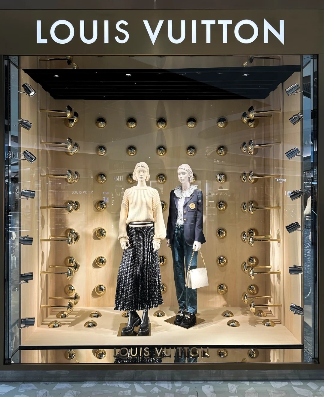 2023 Louis Vuitton (LV) Window Display Design
