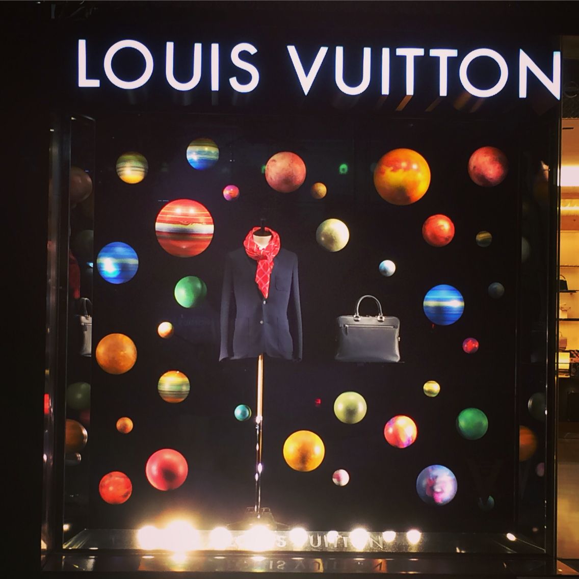 2016 Louis Vuitton (LV) Window Display Design