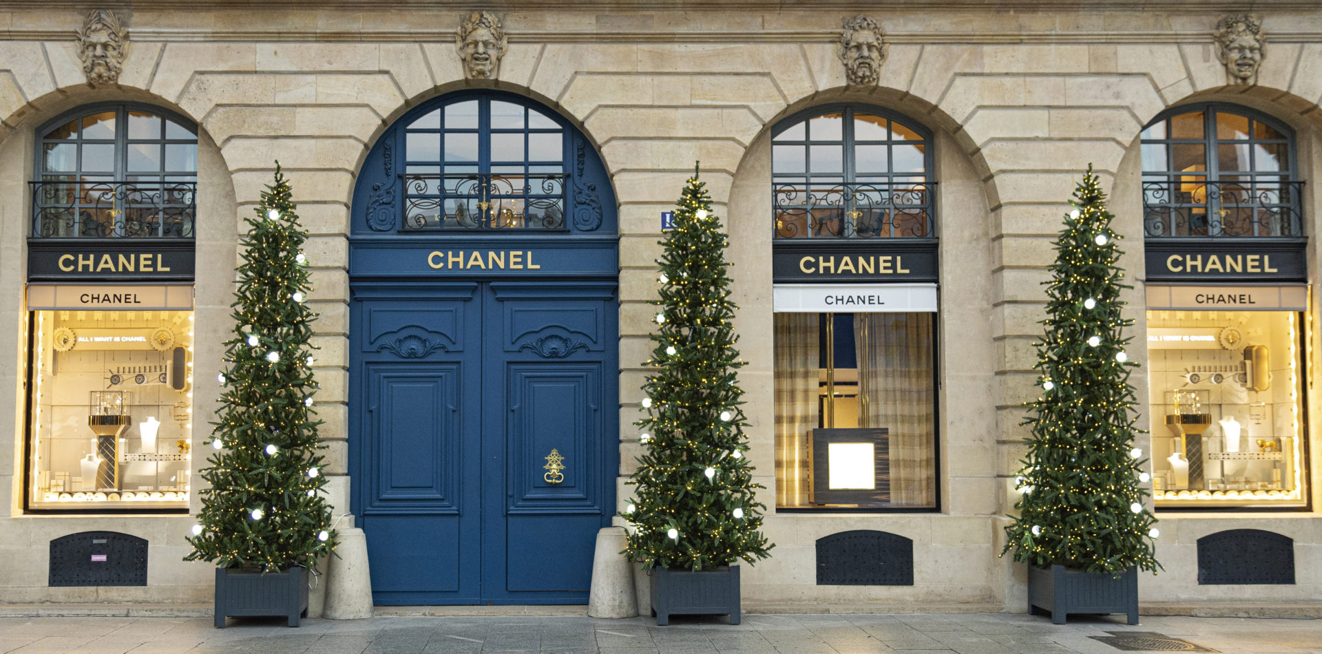 Chanel Window Display Design in 2019