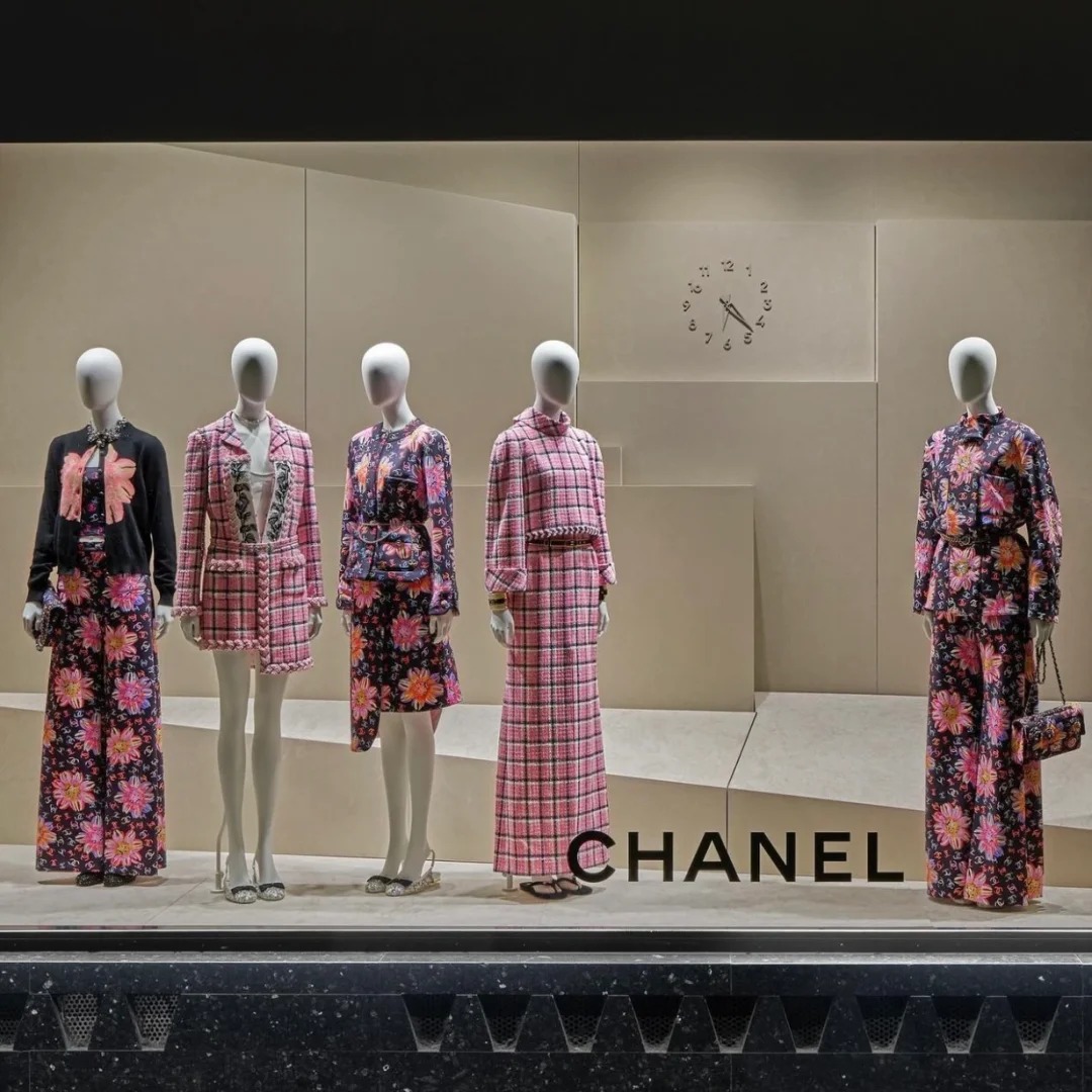 Chanel Window Display Design in 2024